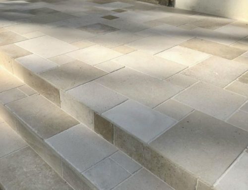 Terrasse en pierre de Bourgogne à Saclay (91) : l’élégance naturelle pour vos aménagements extérieurs